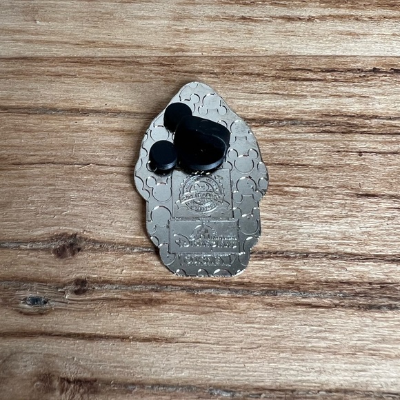 Vintage Disney Parks Chip-N-Dales Robot Collectors Pin from Hong Kong Di… - Picture 2 of 4